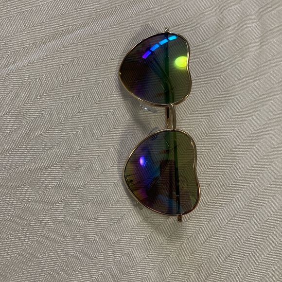 Betsey Johnson Stylish Gold tone heart-shaped  Sunglasses - Picture 5 of 7